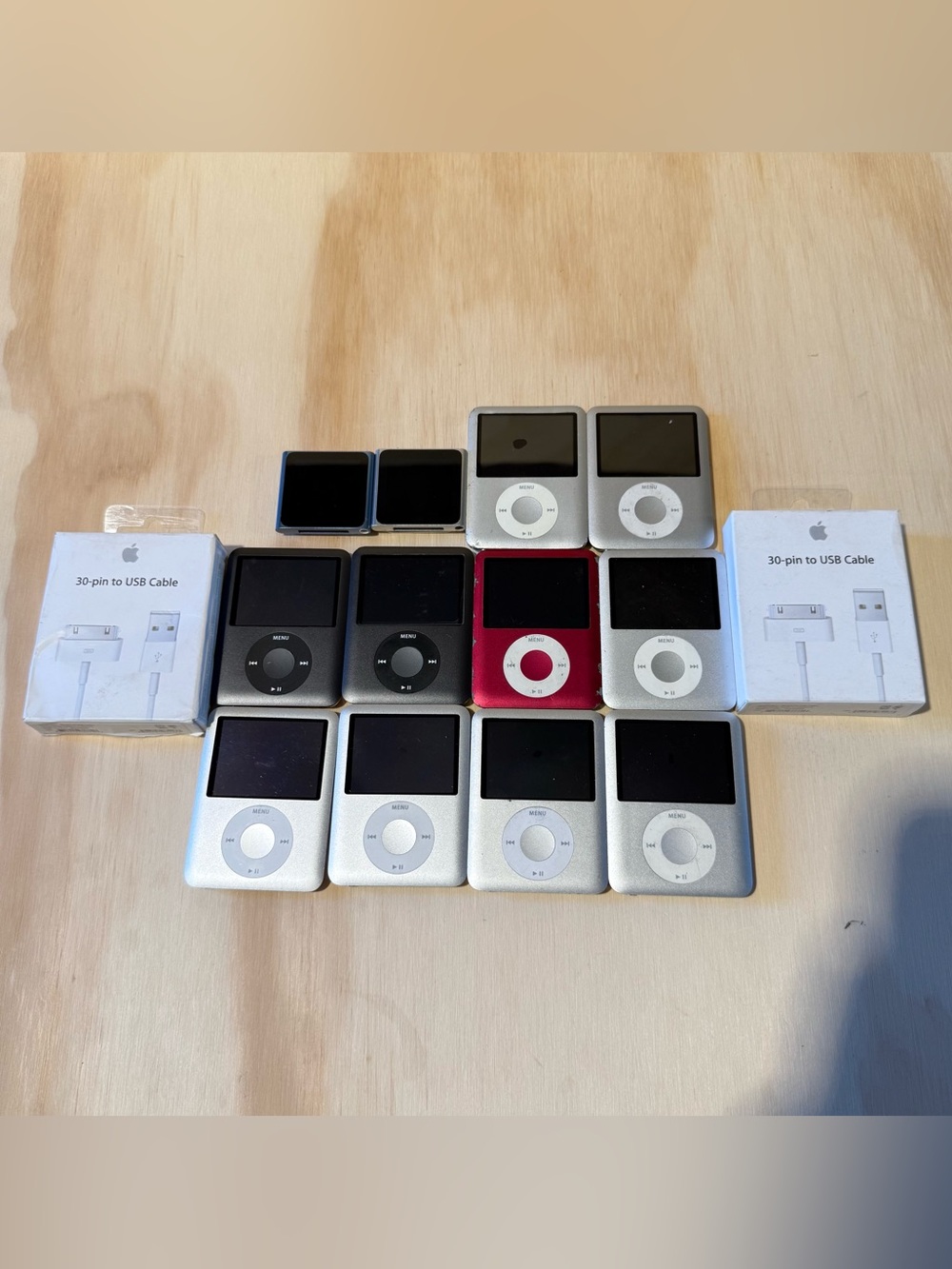 Lot Of 12-iPod Nano 3/6thGEN Model:A1236 4-8GB Silver/Blk Bad Batteries Read Blw